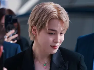 Jimin brilha no desfile da Dior em Paris